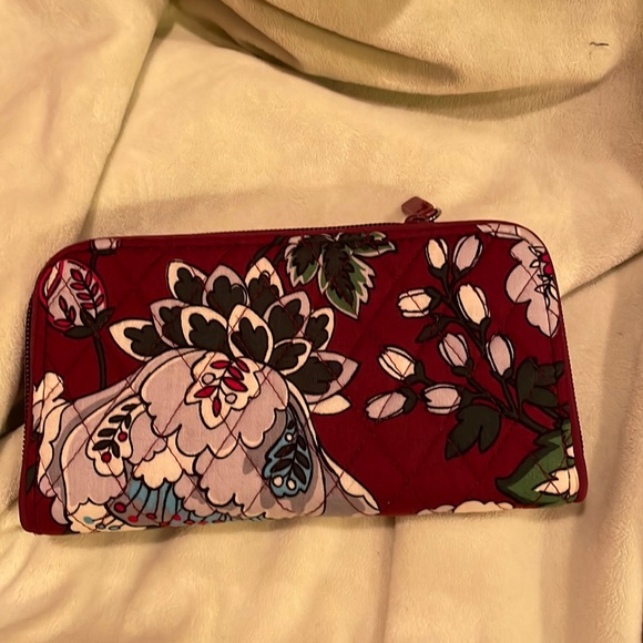 VERA BRADLEY NWOT pretty quilted multi compartment wallet - Picture 1 of 7